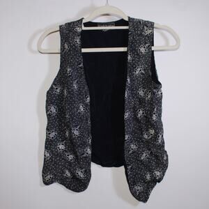 Star Of India Black Vest With A Floral Pattern Size M